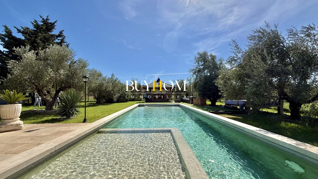 Country House in Cheval-Blanc, Provence-Alpes-Côte d'Azur, France 4 - 18945409