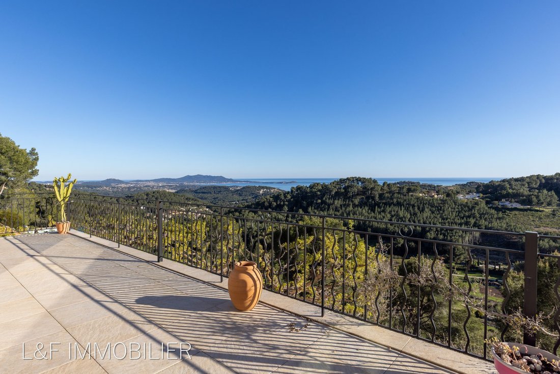 Villa in La Cadiere-d'Azur, Provence-Alpes-Côte d'Azur, France 1 - 18945455