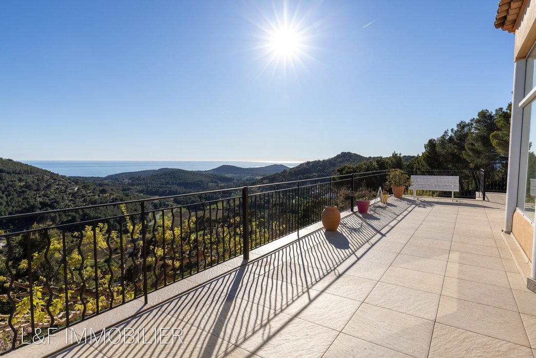 Villa in La Cadiere-d'Azur, Provence-Alpes-Côte d'Azur, France 2 - 18945455