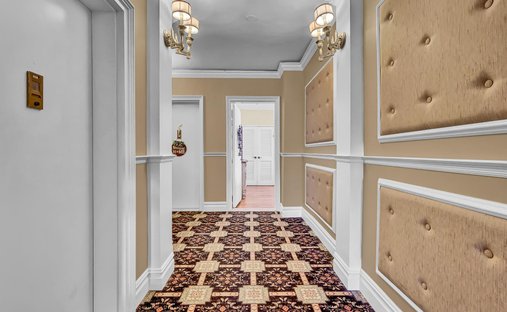 Condo in Garden City, New York, United States 1