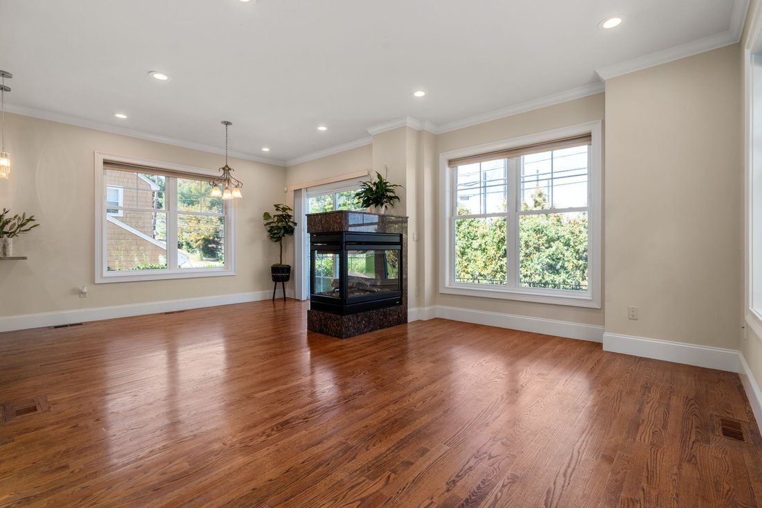 Condo in Newton, Massachusetts, United States 5 - 18946554