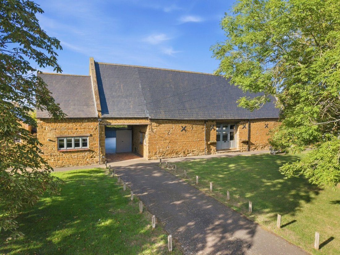 West Northamptonshire, England 1 - 18946513
