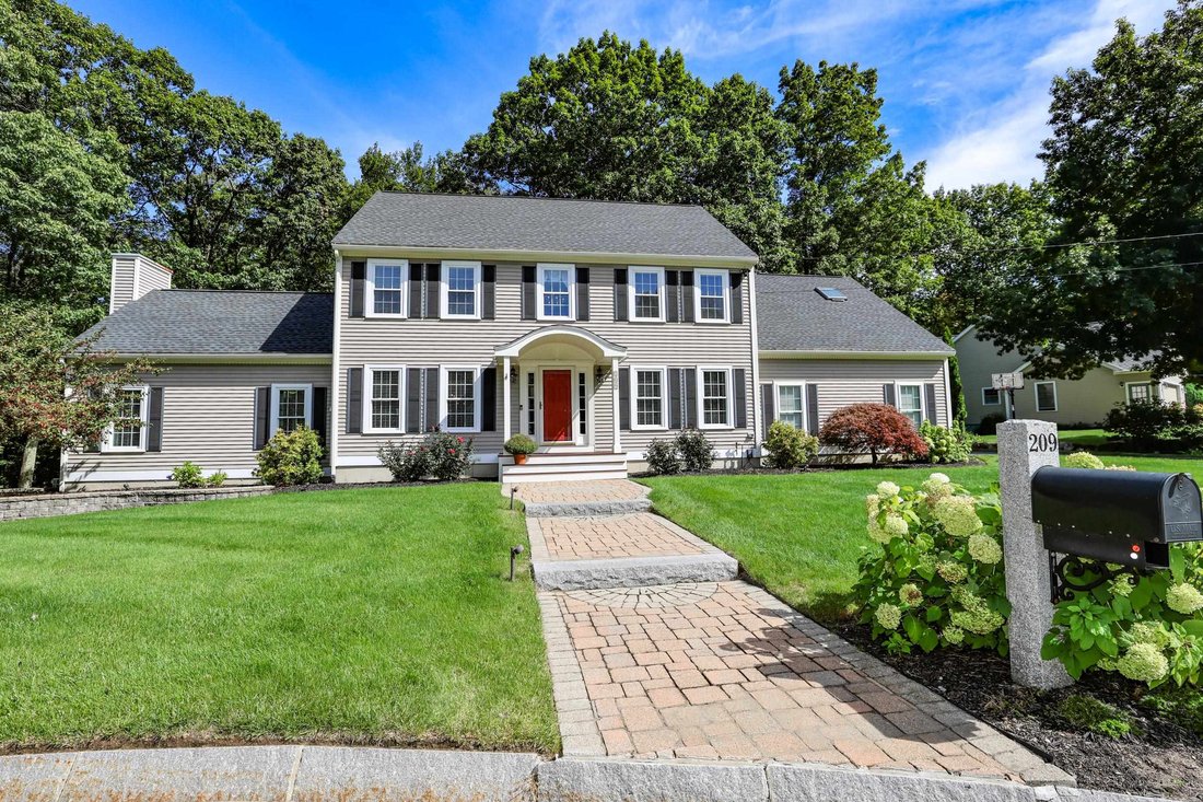 House in Manchester, New Hampshire, United States 3 - 18946427
