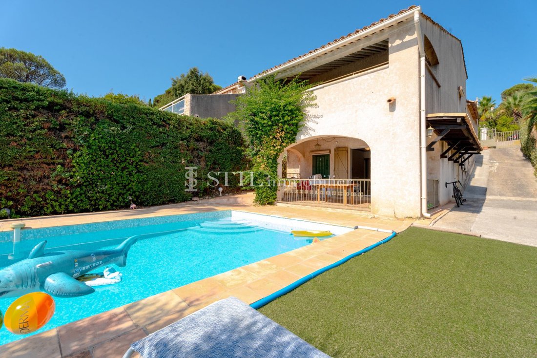Villa in Ville-Les Saquedes-Le Bouillonnet, Sainte-Maxime, France 1 - 18946605