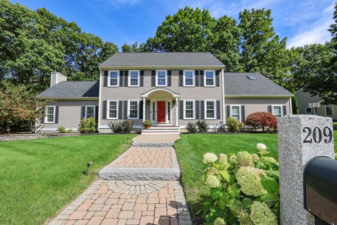 House in Manchester, New Hampshire, United States 1 - 18946427