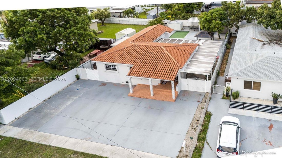 House in Hialeah, Florida, United States 5 - 18946388