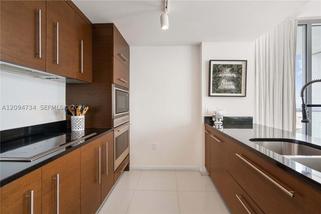 Condo in Miami, Florida, United States 4 - 18946371