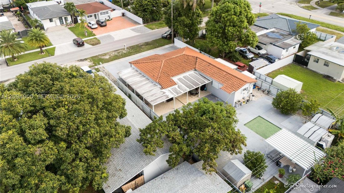 House in Hialeah, Florida, United States 3 - 18946388