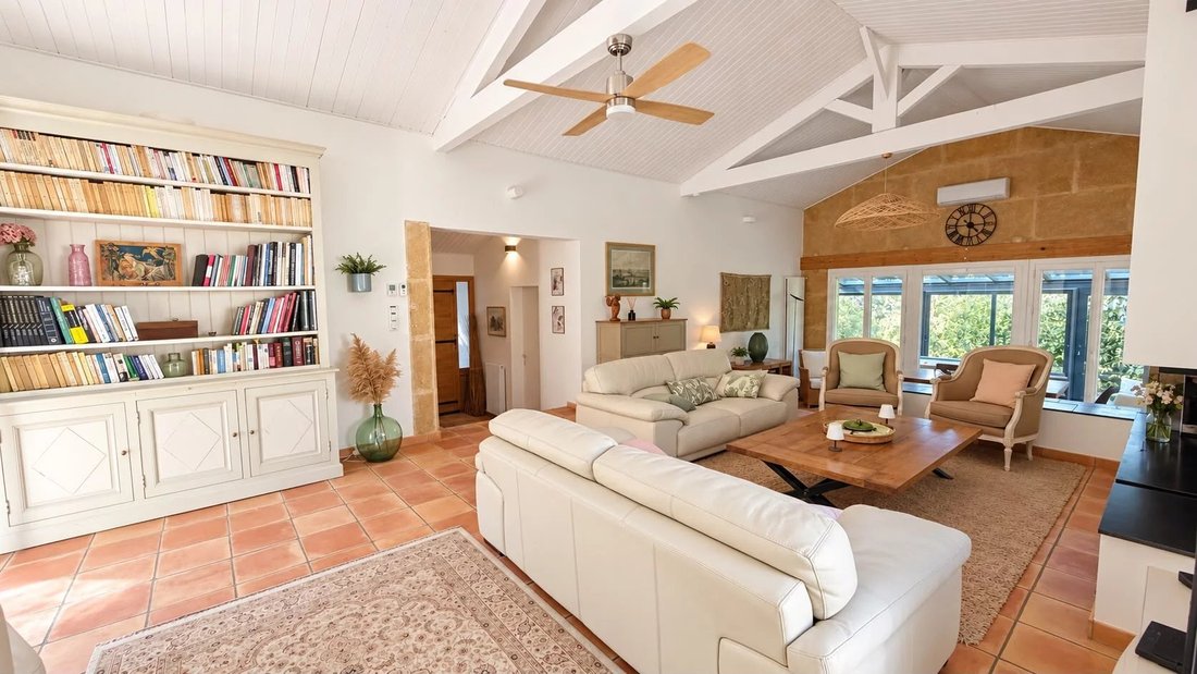 Estate in Beaurecueil, Provence-Alpes-Côte d'Azur, France 2 - 18784670