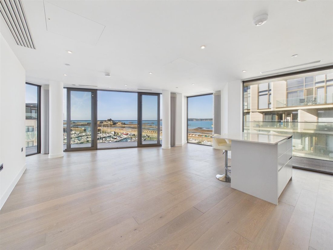 Apartment in Saint Helier, St Helier, Jersey 3 - 14181402