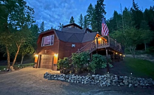 House in Cusick, Washington, United States 1