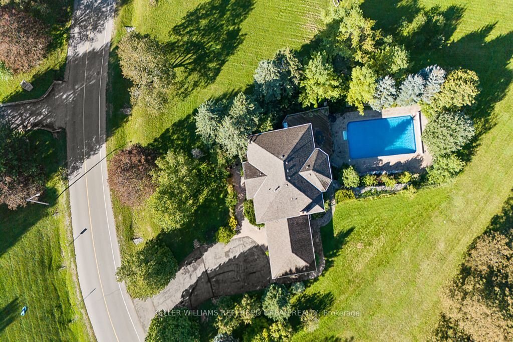 House in Aurora, Ontario, Canada 2 - 18946508