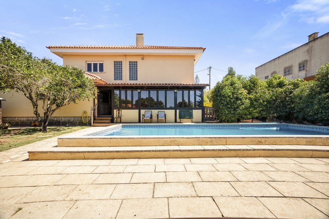 Villa in Carcavelos e Parede, Lisbon, Portugal 1 - 18947331