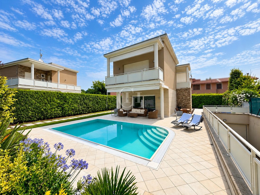 Villa in Entroterra, Desenzano del Garda, Lombardy 1 - 14137491