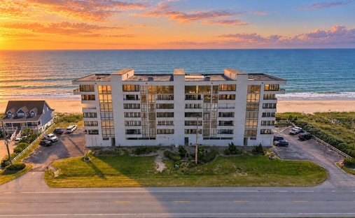 Condo in North Topsail Beach, North Carolina, United States 1