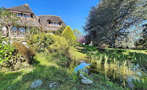 House in Le Mesnil-Saint-Denis, Ile-de-France, France 1
