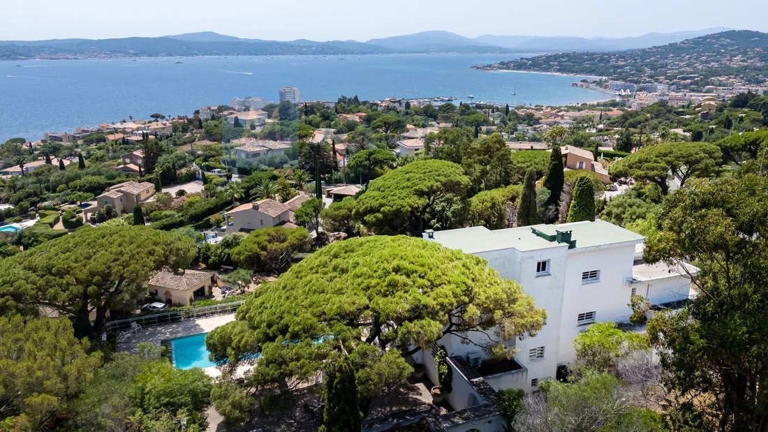 Estate in Ville-Les Saquedes-Le Bouillonnet, Sainte-Maxime, France 1 - 18946697