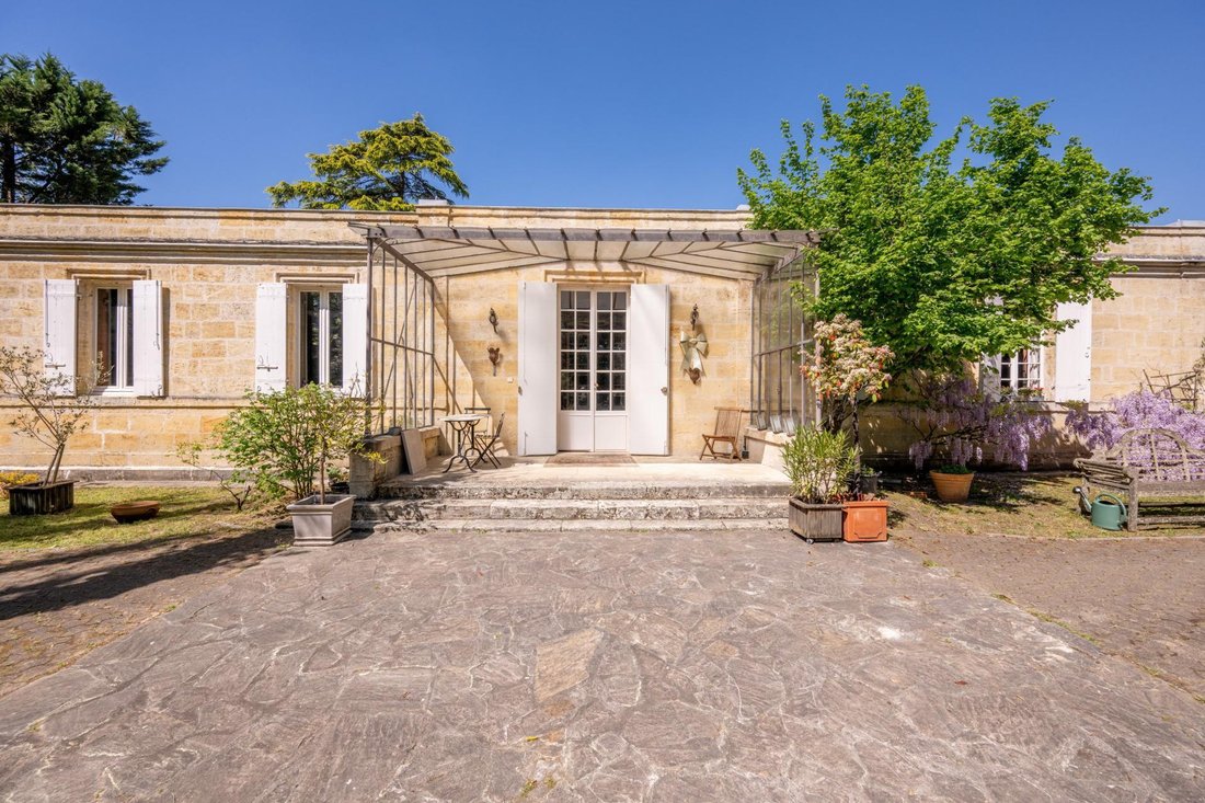 House in Villenave-d'Ornon, Nouvelle-Aquitaine, France 1 - 17804378