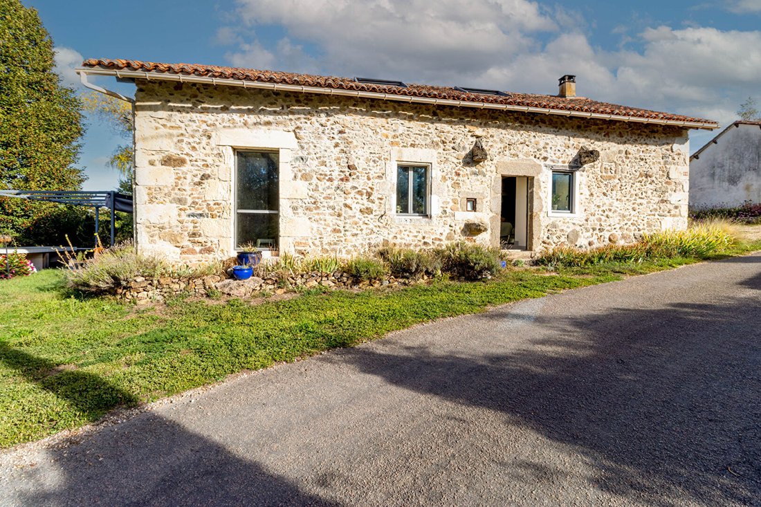 Villa in Piegut-Pluviers, Nouvelle-Aquitaine, France 4 - 18947504