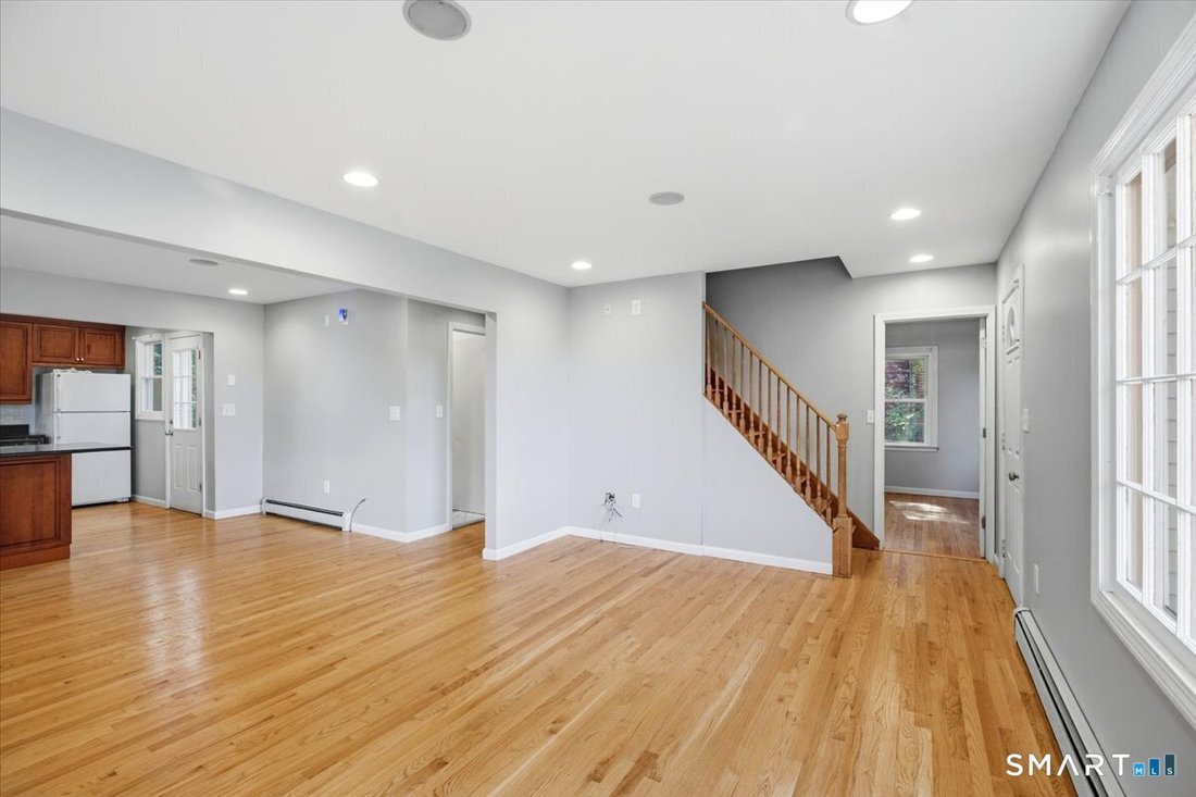 House in Milford, Connecticut, United States 4 - 18946775