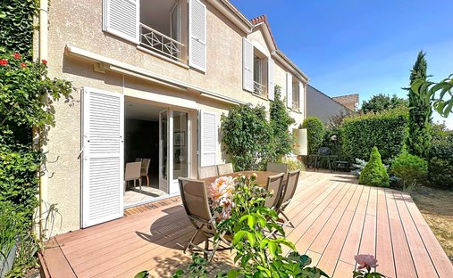 House in Sud, Mennecy, France 1
