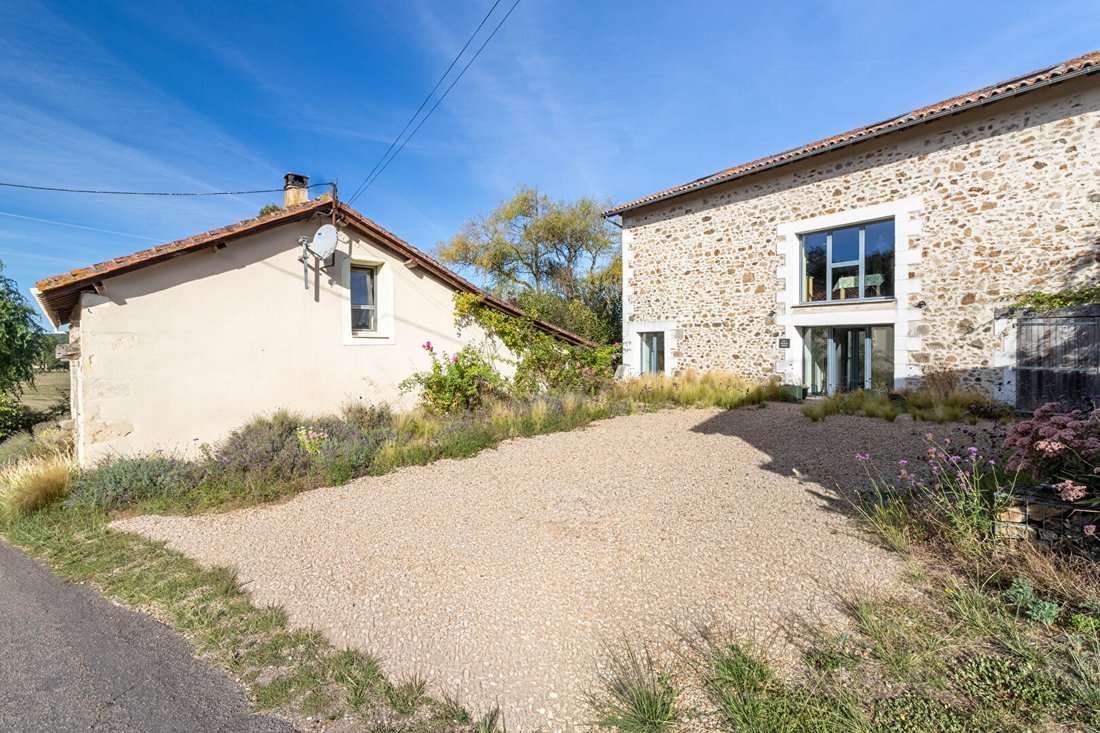 Villa in Piegut-Pluviers, Nouvelle-Aquitaine, France 1 - 18947504