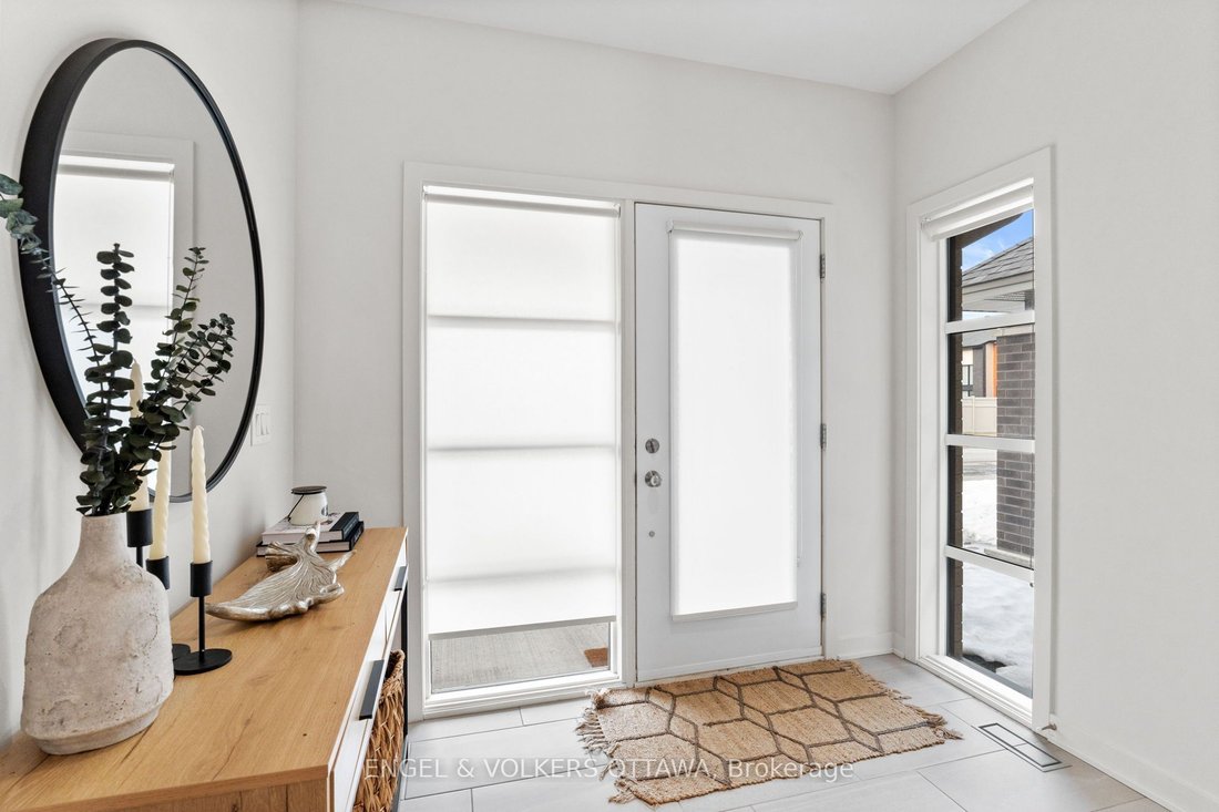 Townhouse in Ottawa, Ontario, Canada 3 - 18946817
