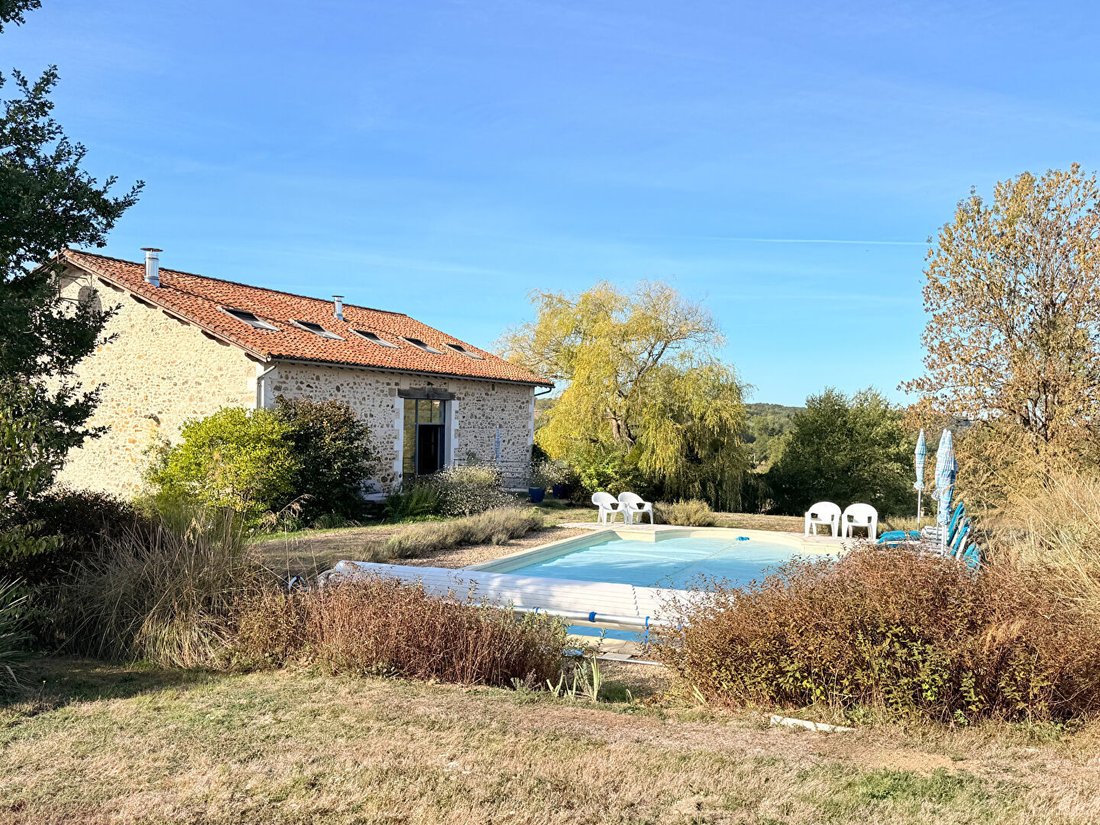 Villa in Piegut-Pluviers, Nouvelle-Aquitaine, France 2 - 18947504
