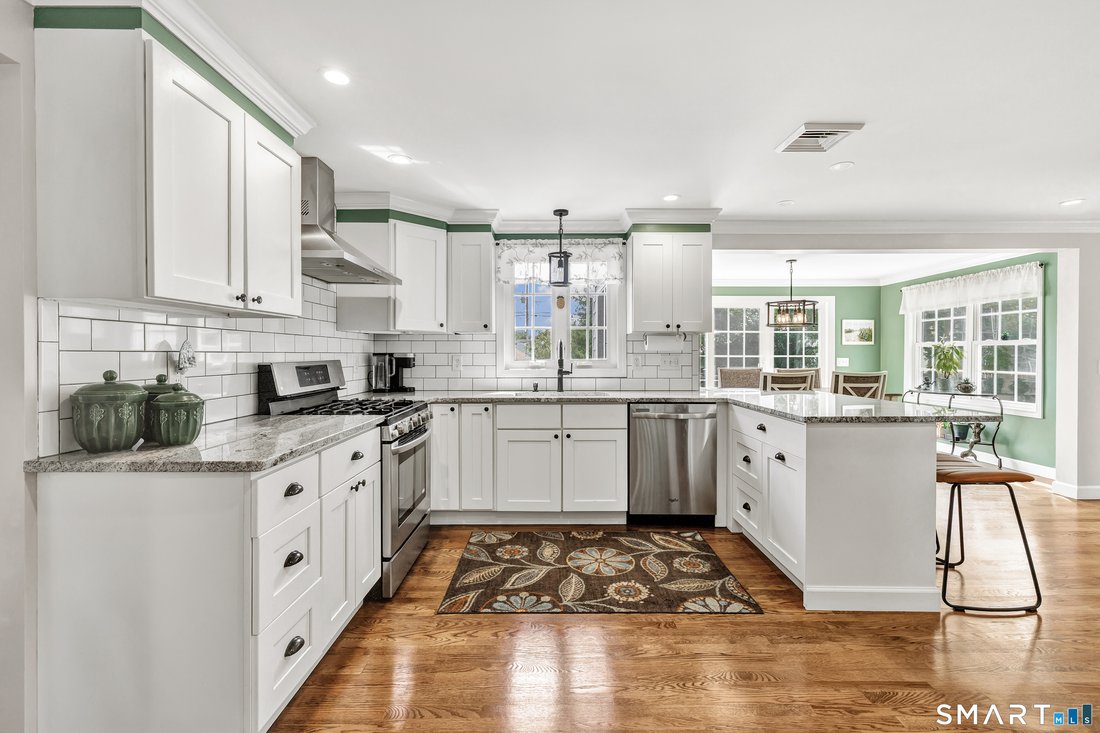 House in Stratford, Connecticut, United States 3 - 18946764