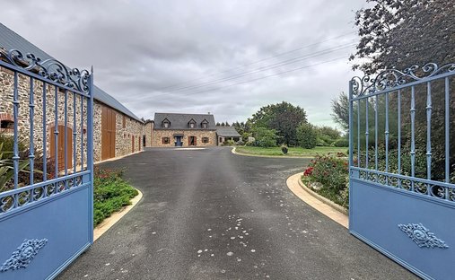House in Loire-voie Ferree, Orée d'Anjou, France 1