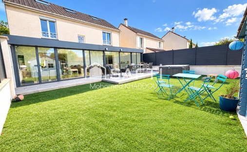 House in Forêt, Saint-Germain-en-Laye, France 1