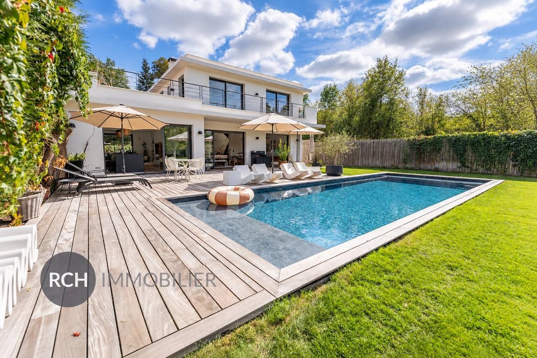 House in Montfort-l'Amaury, Ile-de-France, France 3 - 18947022