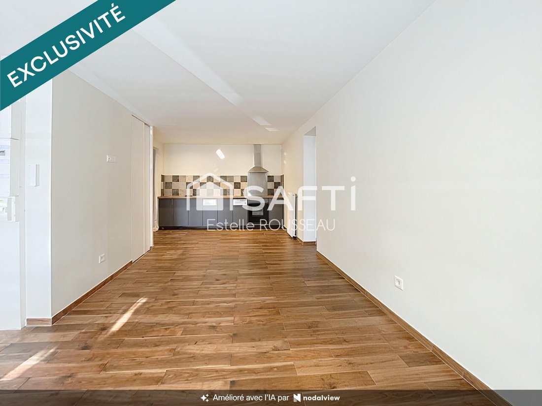Apartment in Arrondissement of Bobigny, Ile-de-France, France 2 - 18878487