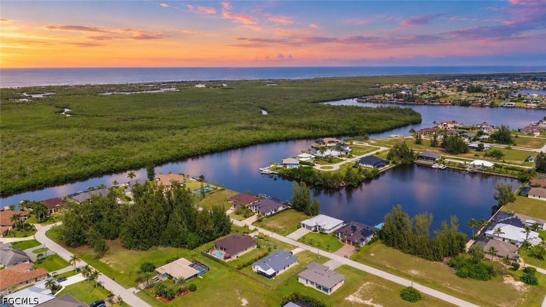 House in Cape Coral, Florida, United States 5 - 18946755