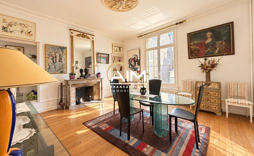 Villa in Cathédrale, Tours, France 1