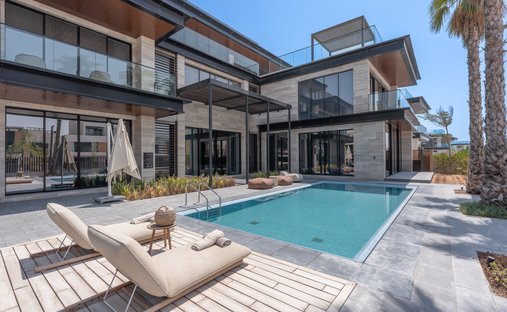 Villa in Al Reem Island / Jazeerat Al Reem, Abu Dhabi, United Arab Emirates 1