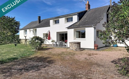 House in Montsurs, Pays de la Loire, France 1