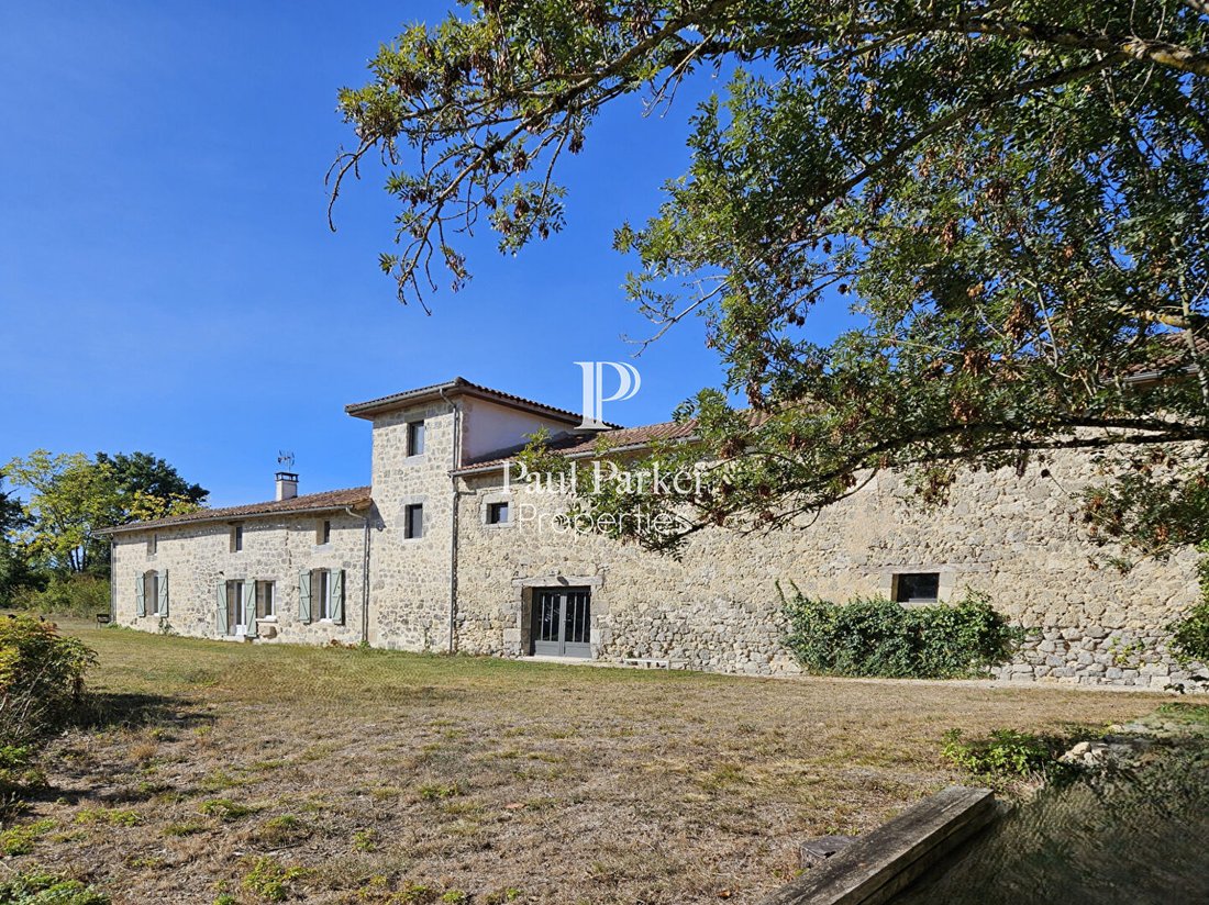 Villa in Lasserre, Nouvelle-Aquitaine, France 1 - 18947480