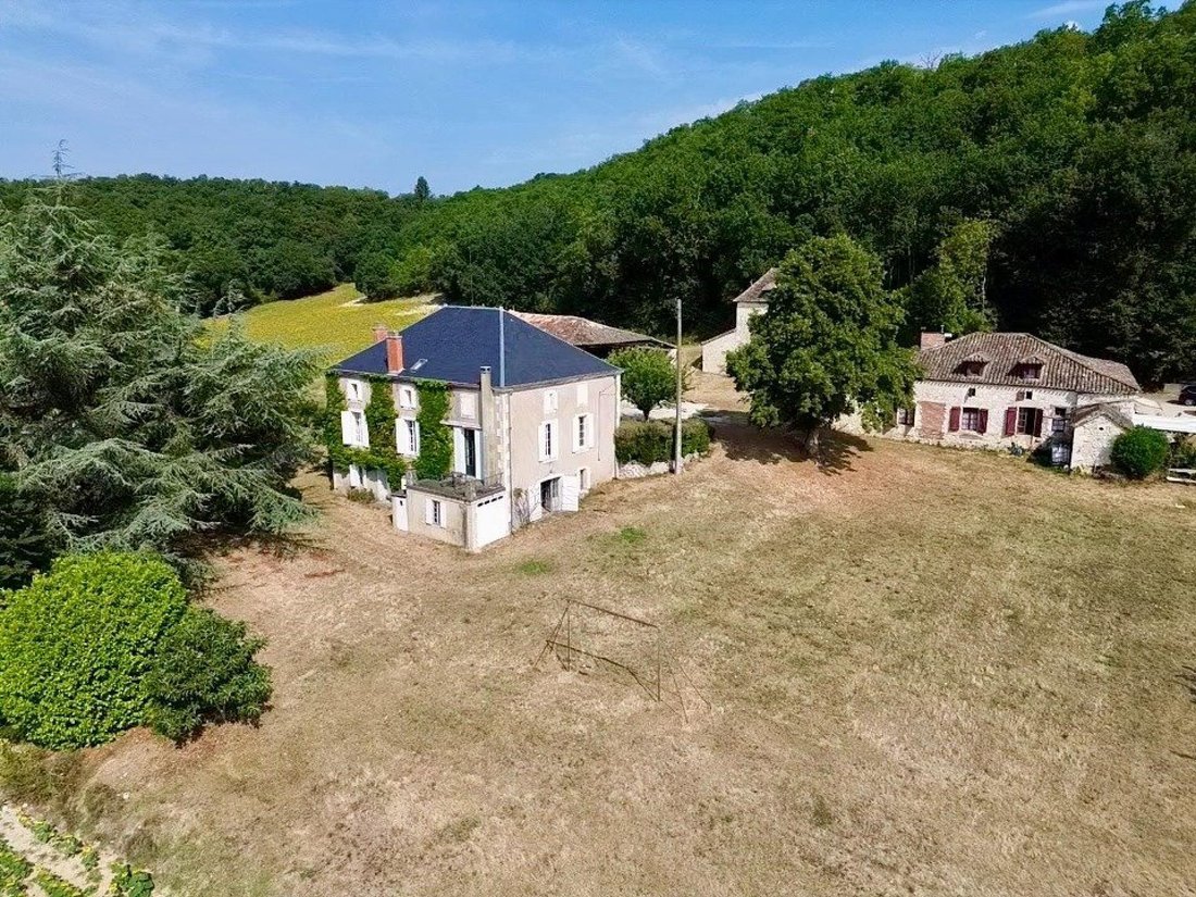 House in Hautefage-la-Tour, Nouvelle-Aquitaine, France 1 - 18489328