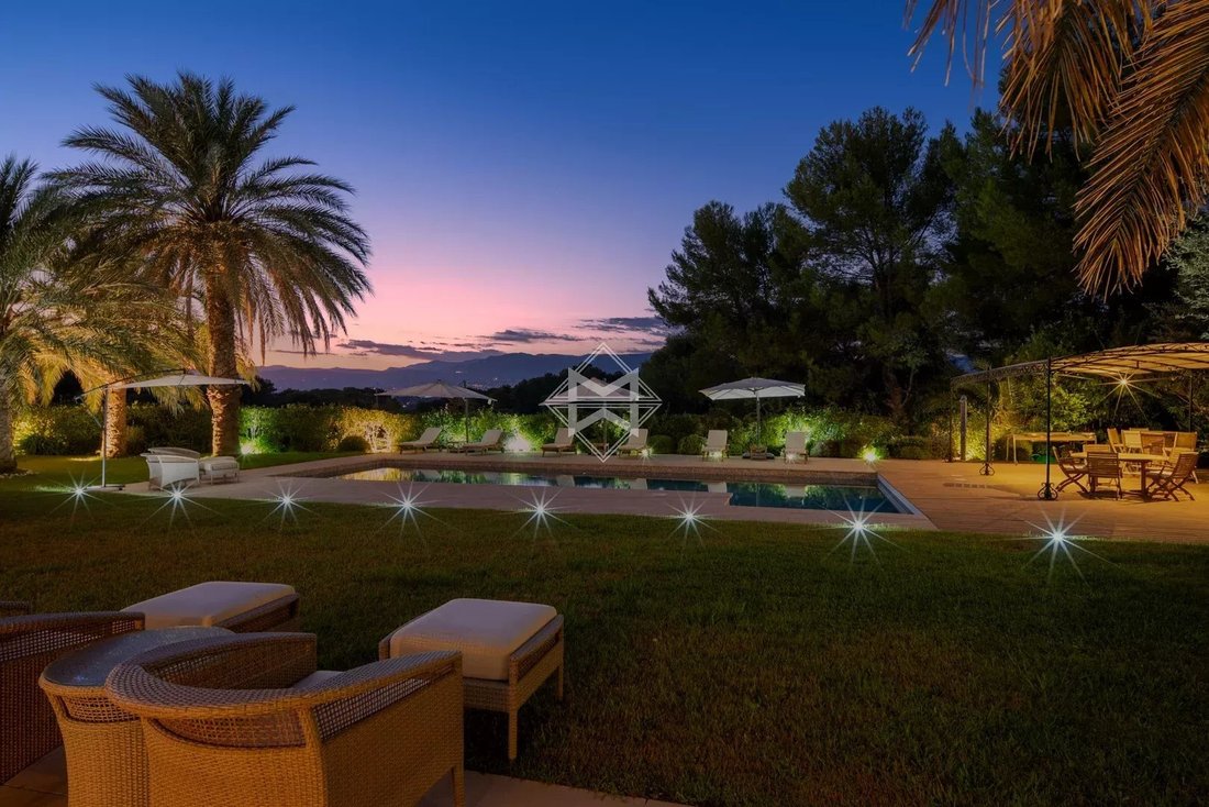 Villa in Mougins, Provence-Alpes-Côte d'Azur, France 2 - 17896847