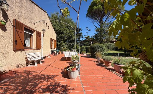 House in Bouc-Bel-Air, Provence-Alpes-Côte d'Azur, France 1