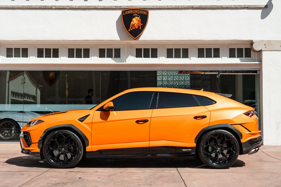Suv in Beverly Hills, CA, United States 2 - 18946977