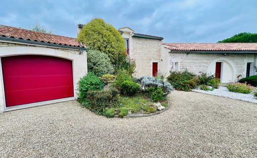 House in Saint-Pierre-le-Vieux, Pays de la Loire, France 1