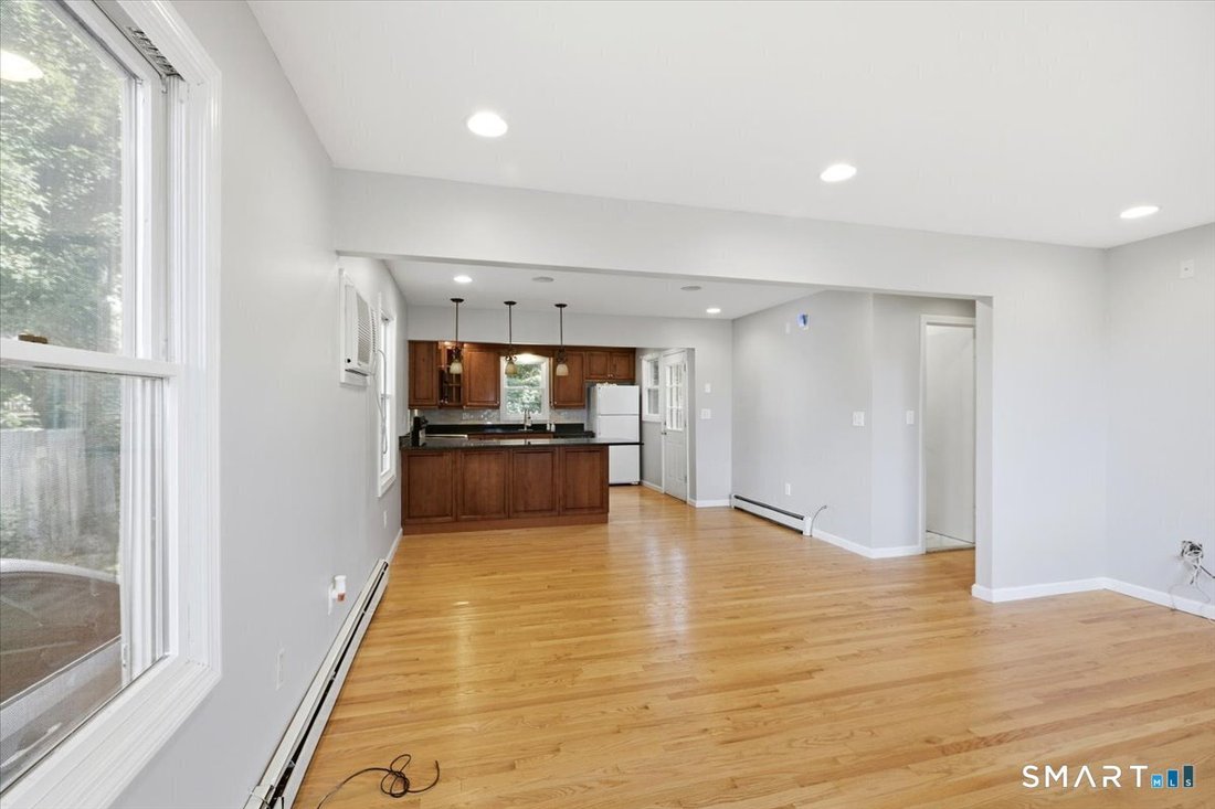 House in Milford, Connecticut, United States 2 - 18946775