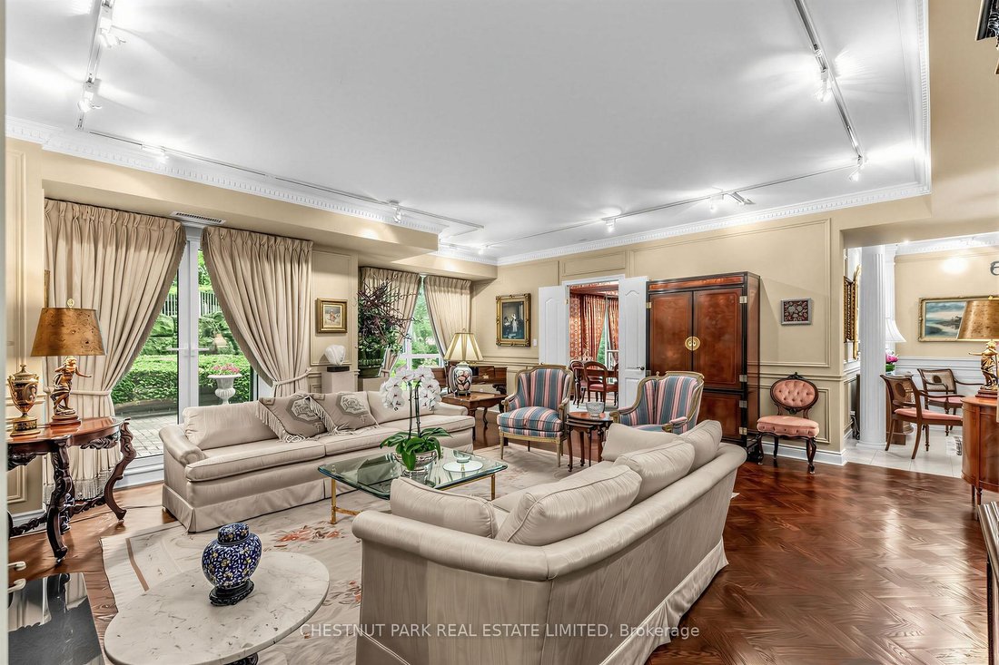 Apartment in Toronto, Ontario, Canada 1 - 18947334