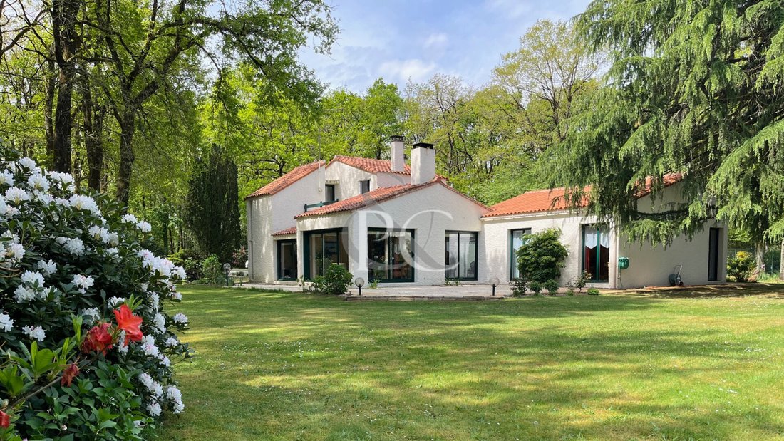 House in Le Poiré-sur-Vie, Pays de la Loire, France 1 - 16286381