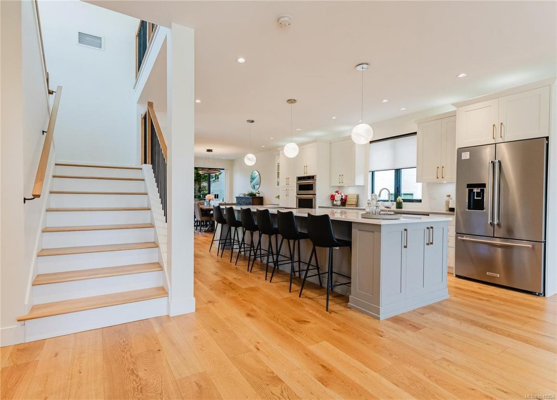 House in Victoria, British Columbia, Canada 4 - 18946739