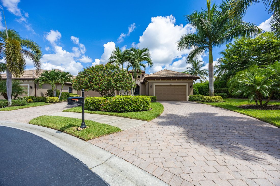 Naples, Florida, United States 1 - 18947529