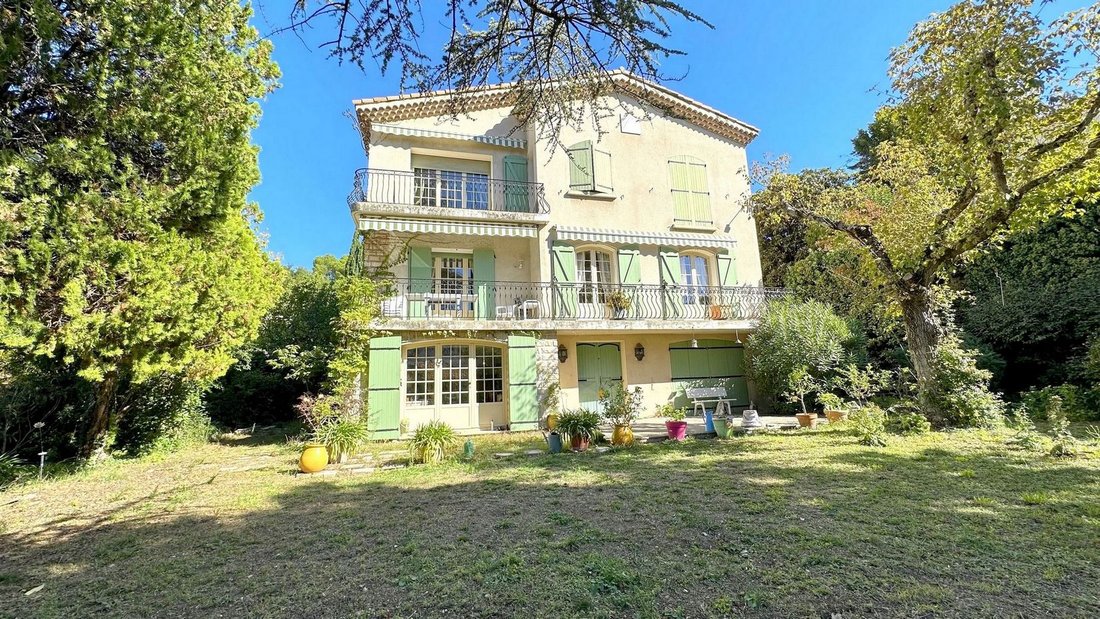 Villa in Mazarin-Opéra-Bellegarde-Mairie, Aix-en-Provence, France 1 - 18947500