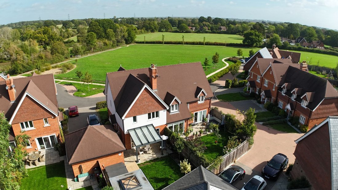 House in Wisborough Green, England 2 - 18946980